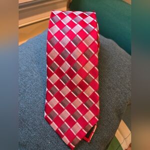 Arrow 100% Silk  Deep Red Classic pattern Tie - EUC